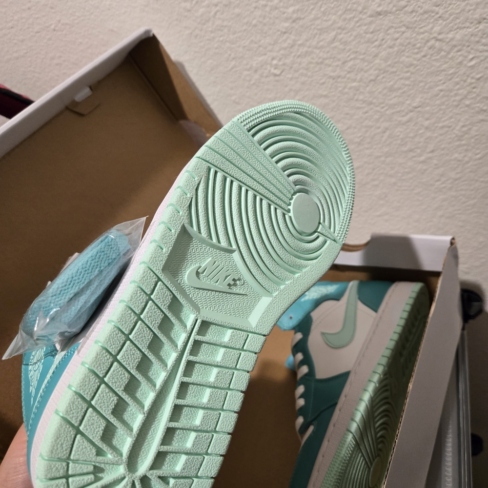 Jordan Women's Air Mid Sneakers - Picture 3 of 5